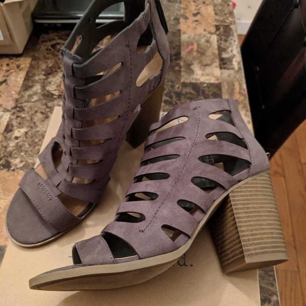 NEW W TAGS Size 9M indigo rd chuncky heels - Picture 1 of 1
